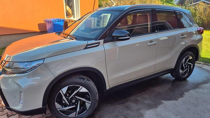 Gebraucht Suzuki Vitara Comfort+ 129 PS (94 kW) 2024 Beige SUV
