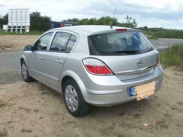 Gebraucht Opel Astra 90 PS (66 kW) 2005 Silber Limousine
