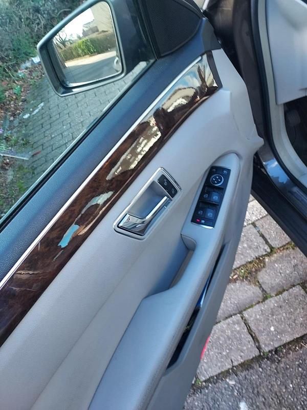 Second-hand Mercedes E200 136 CP (100 kW) 2011 Auriu Berlinǎ