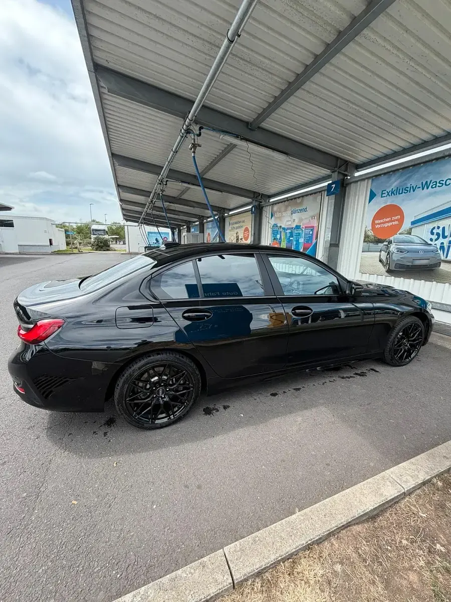 Gebraucht BMW 330e Advantage 292 PS (214 kW) 2022 Schwarz Limousine