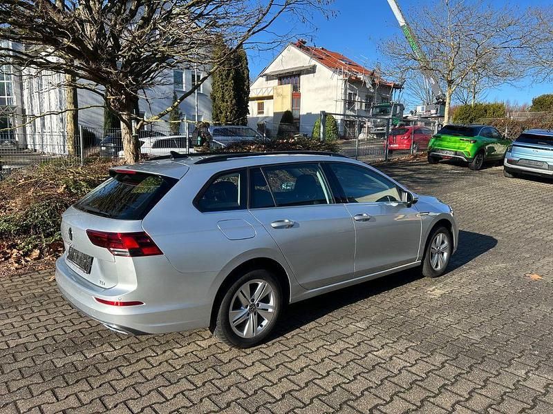 Gebraucht VW Golf VIII Style 131 PS (96 kW) 2024 Silber Kombi