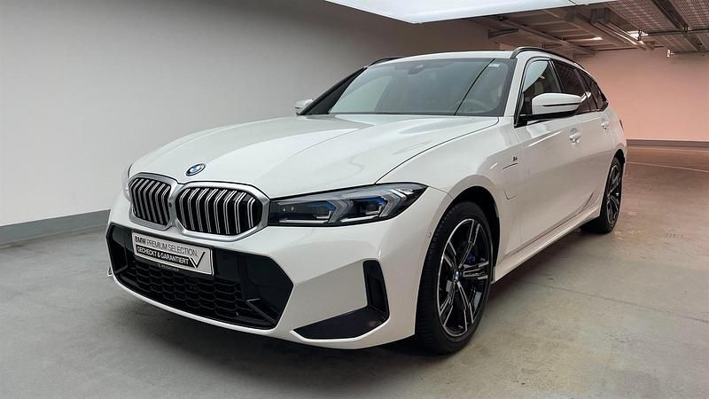 Alpinweiß uni Gebraucht 2025 BMW 330e Comfort Edition Kombi | 47.349 € (Etwas zu teuer) - Bild 1/4