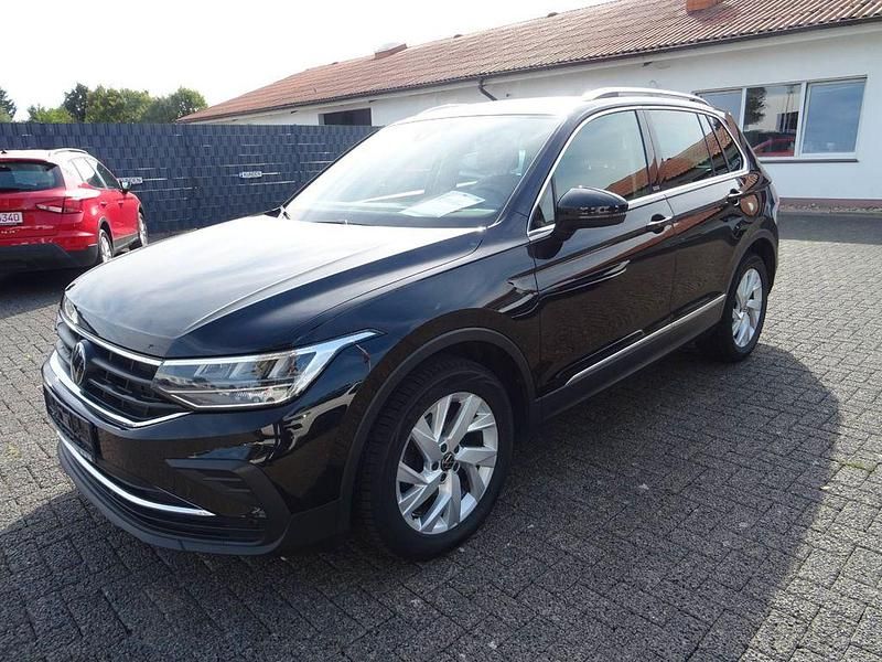 Schwarz Gebraucht 2023 VW Tiguan Move SUV | 21.990 € (Guter Preis) - Bild 1/4