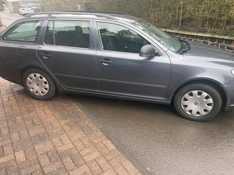 Gebraucht Skoda Octavia 122 PS (89 kW) 2013 Grau Kombi