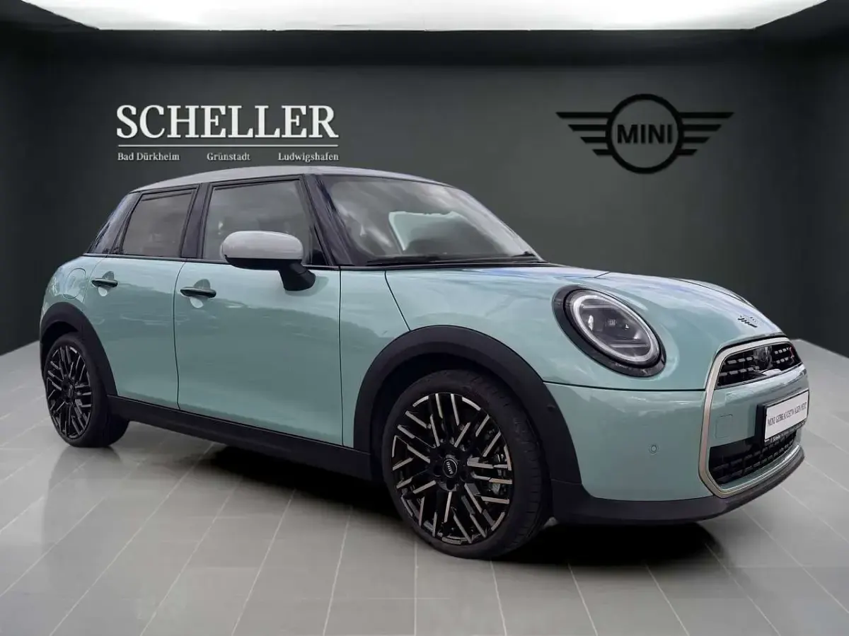 Gebraucht Mini Cooper S Favoured 204 PS (150 kW) 2024 Ocean wave green Kleinwagen