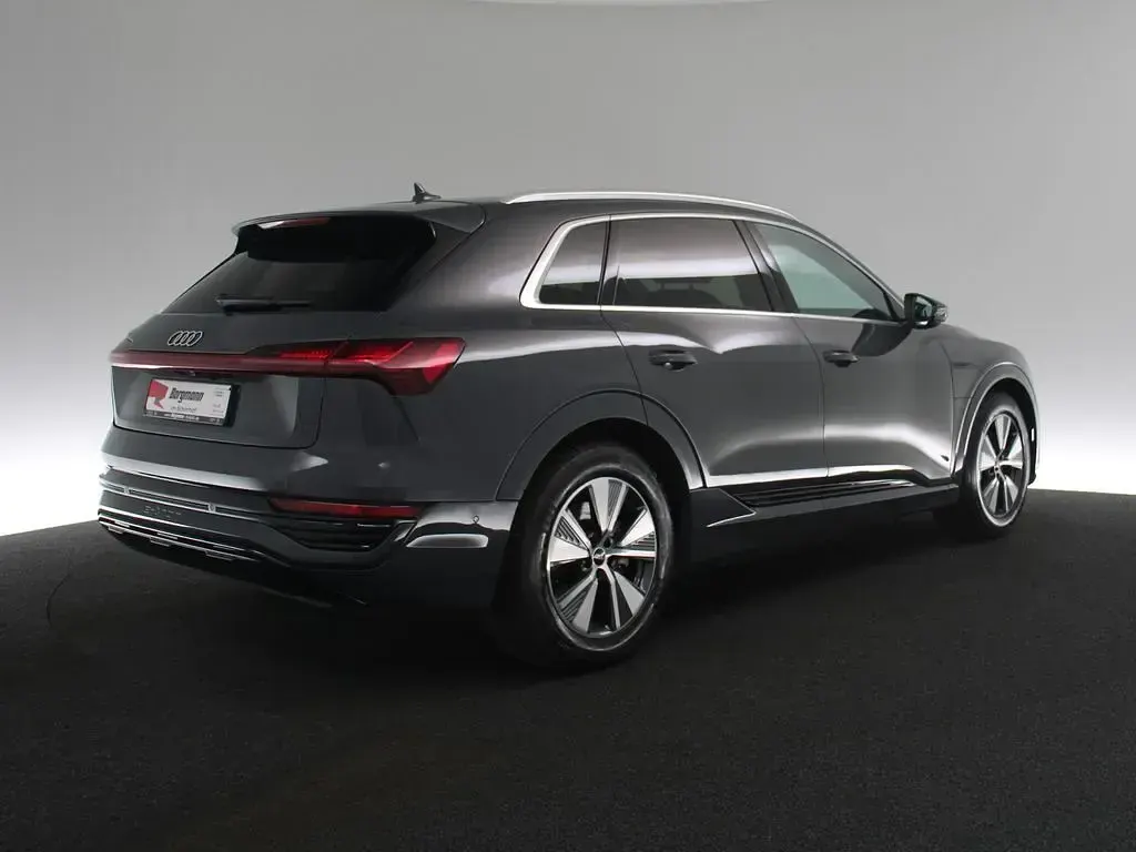 Second-hand Audi Q8 e-tron Advanced 250 kW (340 CP) 2023 Gri SUV
