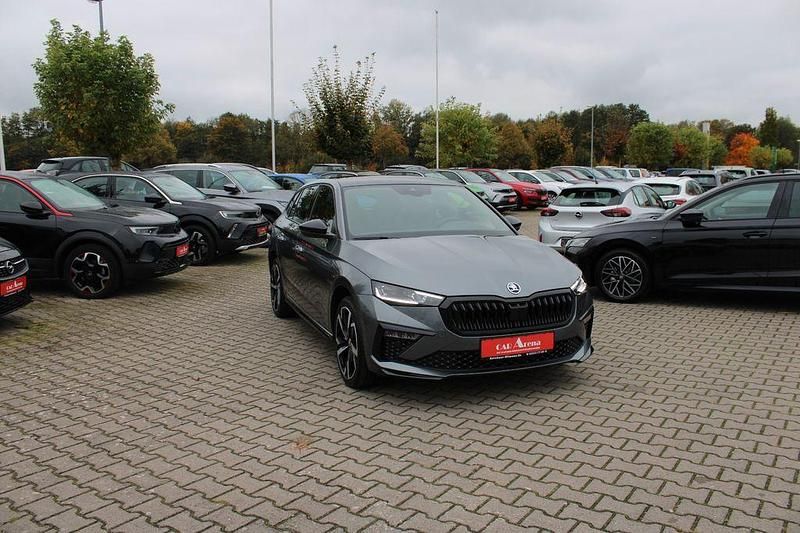 Grau Gebraucht 2025 Skoda Scala Monte Carlo Kleinwagen | 27.530 € - Bild 1/4