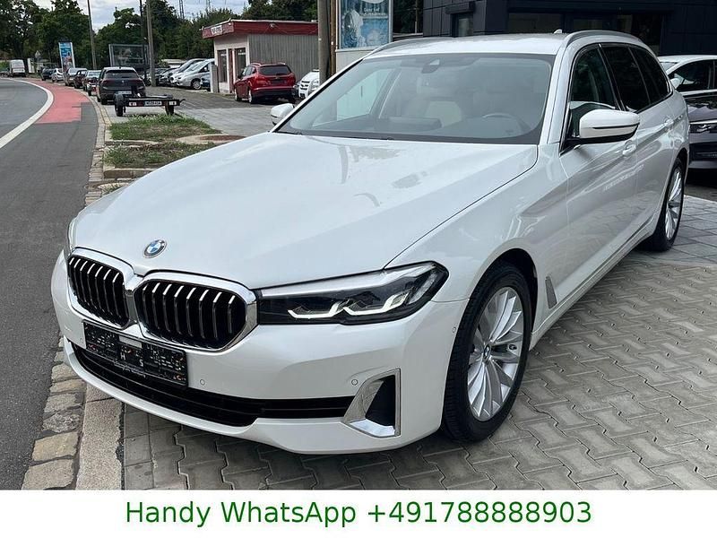 Weiß Gebraucht 2022 BMW 520 Luxury Line Kombi | 25.790 € (Guter Preis) - Bild 1/4