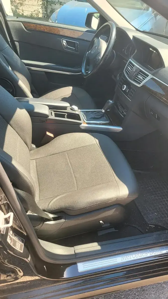 Gebraucht Mercedes E220 170 PS (125 kW) 2010 Schwarz Limousine