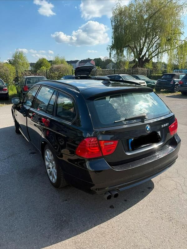Gebraucht BMW 325 218 PS (160 kW) 2010 Schwarz Kombi