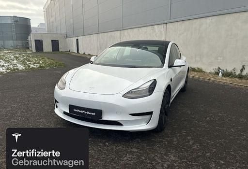 Weiß Gebraucht 2021 Tesla Model 3 Standard Range Limousine | 26.700 € (Fairer Preis) - Bild 1/4