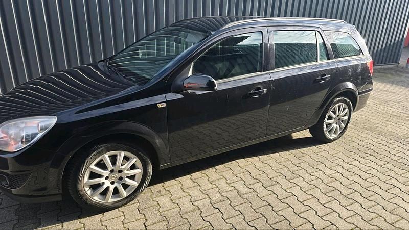 Schwarz Gebraucht 2009 Opel Astra Kombi | 2.200 € (Guter Preis) - Bild 1/4