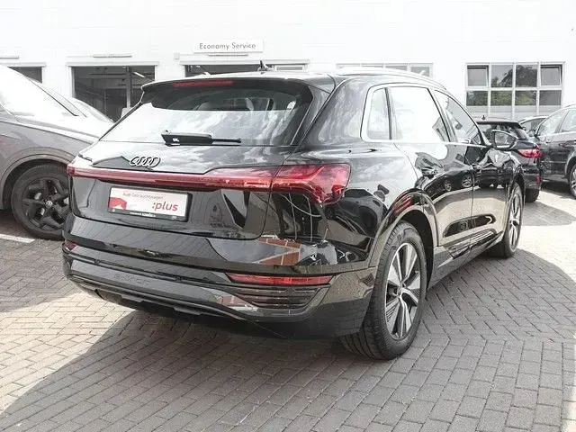 Gebraucht Audi Q8 e-tron Advanced Plus 300 kW (408 PS) 2023 Mythosschwarz metallic SUV