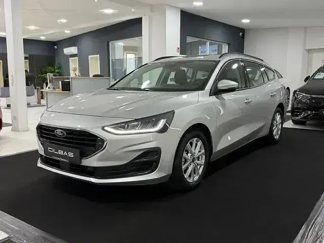 Używany Ford Focus Cool & Connect 120 KM (88 kW) 2023 Srebrny Kombi