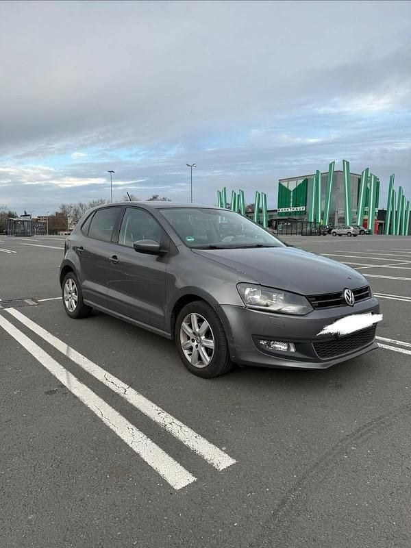 Grau Gebraucht 2010 VW Polo Highline Kleinwagen | 5.950 € (Fairer Preis) - Bild 1/4