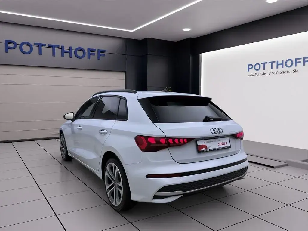 Second-hand Audi A3 Advanced 150 CP (110 kW) 2025 Alb Berlinǎ