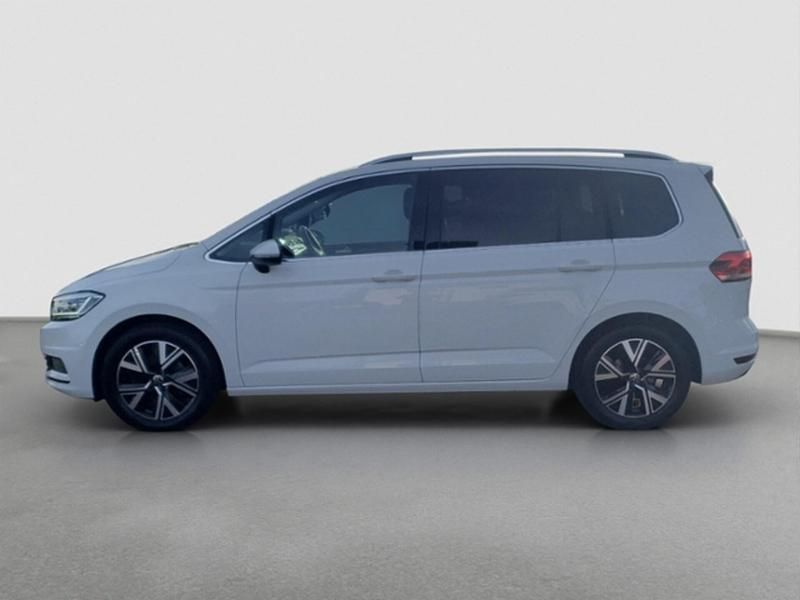 Gebraucht VW Touran Highline 150 PS (110 kW) 2023 Weiß (pure white) Van / Kleinbus
