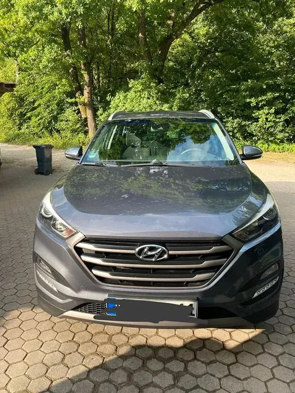 Gebraucht Hyundai Tucson Intro Edition 177 PS (130 kW) 2016 Grau SUV