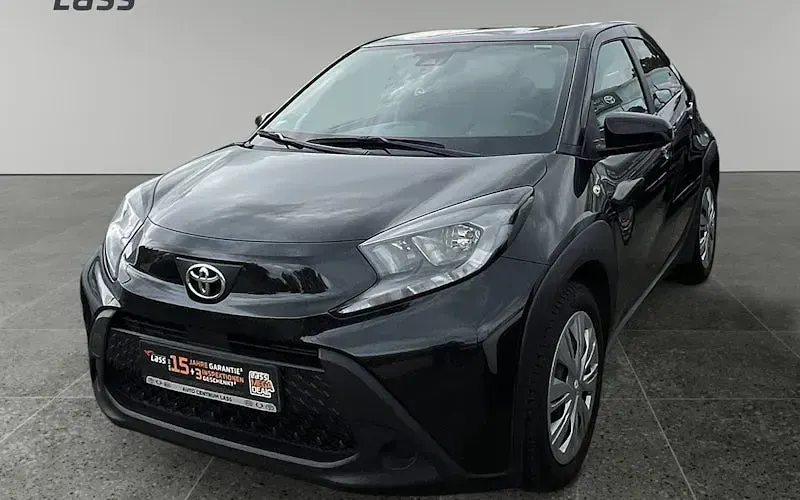 Gebraucht Toyota Aygo X Play 72 PS (52 kW) 2023 Mysticschwarz mica metallic SUV