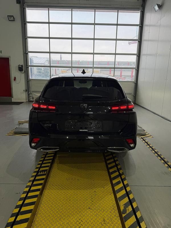Neu Peugeot 308 130 PS (95 kW) 2025 Schwarz Kombi