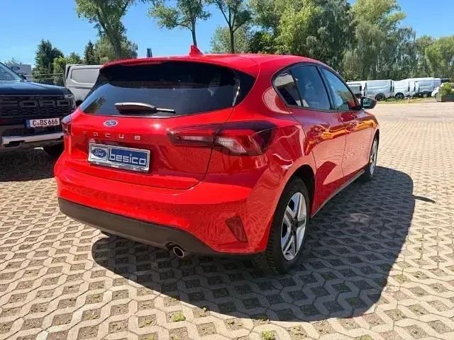 Gebraucht Ford Focus Cool & Connect 101 PS (74 kW) 2022 Rot Limousine