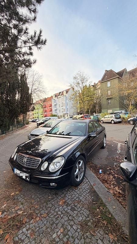 Schwarz Gebraucht 2003 Mercedes E220 Limousine | 2.399 € (Superpreis) - Bild 1/4