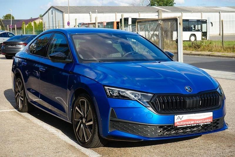 Gebraucht Skoda Octavia SportLine 150 PS (110 kW) 2024 Race blue metallic Limousine