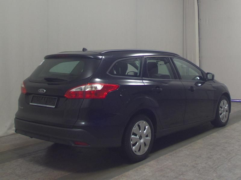 Gebraucht Ford Focus Trend 105 PS (77 kW) 2014 Schwarz Limousine