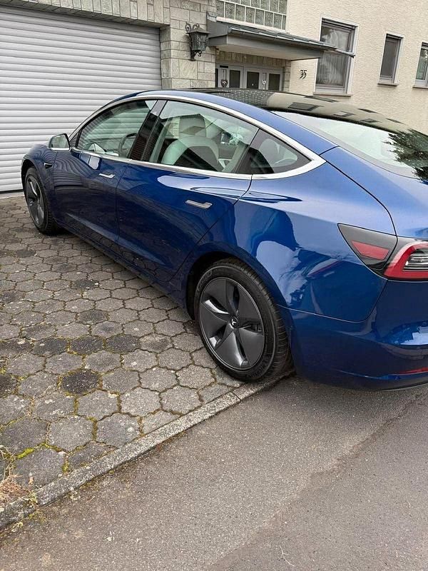 Gebraucht Tesla Model 3 Standard Range 239 kW (325 PS) 2020 Blau Limousine