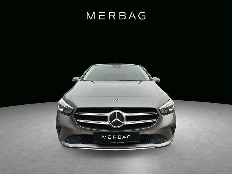 Gebraucht Mercedes B250 224 PS (164 kW) 2019 Metalliclack mountaingrau Van / Kleinbus