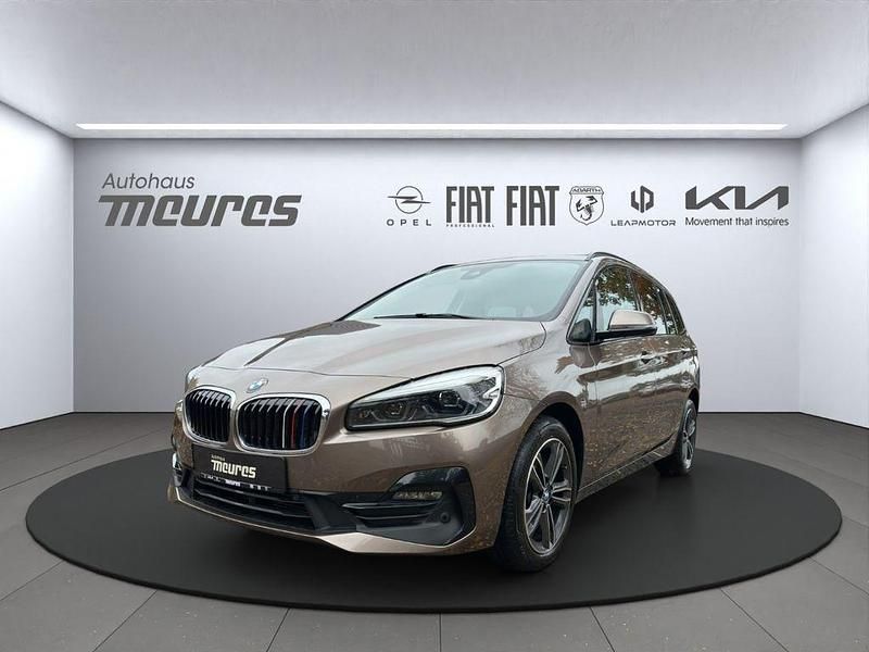 Beige Gebraucht 2019 BMW 218 Gran Tourer Sport Line Van / Kleinbus | 21.887 € (Etwas zu teuer) - Bild 1/4