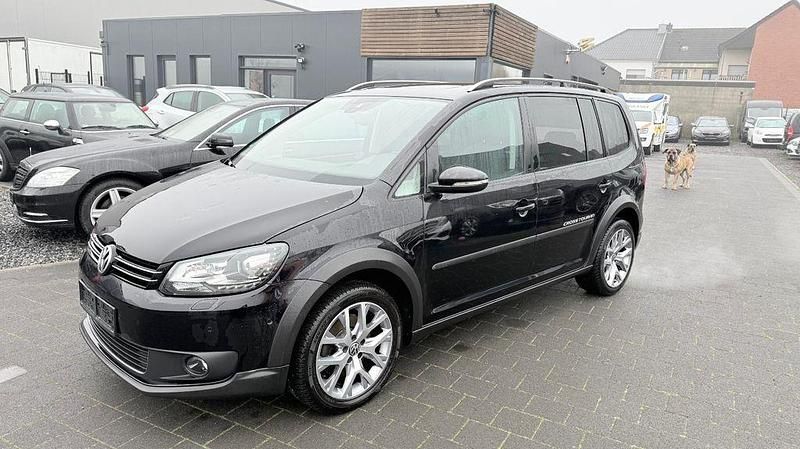 Gebraucht VW Touran Cross 140 PS (102 kW) 2013 Deep black perleffekt Van / Kleinbus