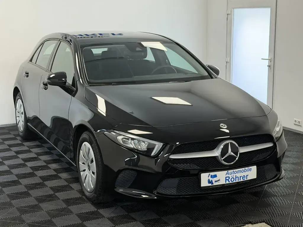 Gebraucht Mercedes 180 116 PS (85 kW) 2021 Schwarz 191 (kosmosschwarz  metalliclac (metallic) Limousine
