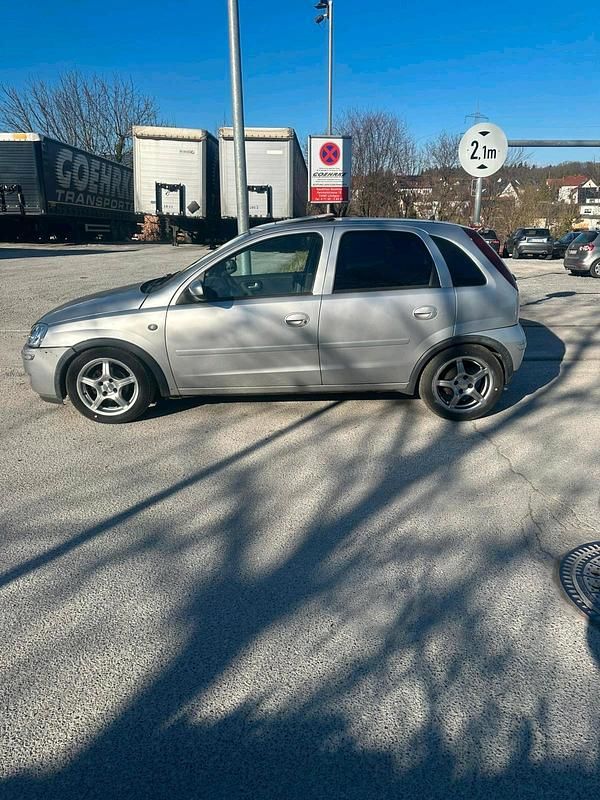 Usata Opel Corsa 75 CV (55 kW) 2004 Argento Utilitaria
