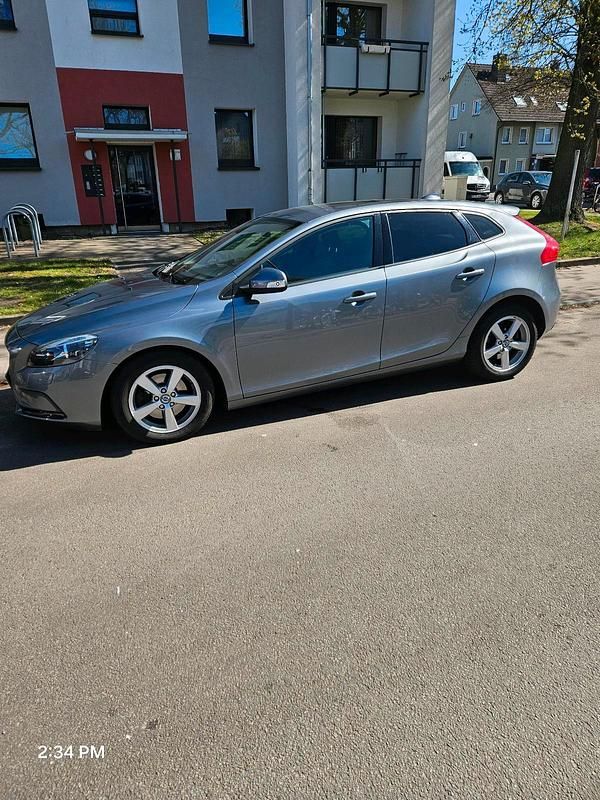 Grau Gebraucht 2014 Volvo V40 Kombi | 8.000 € (Fairer Preis) - Bild 1/4
