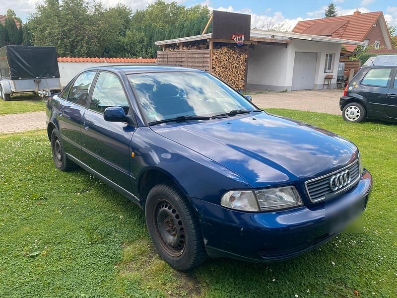 Blau Gebraucht 1998 Audi A4 Limousine | 450 € (Superpreis) - Bild 1/4