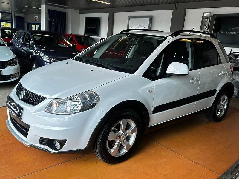 Weiß Gebraucht 2010 Suzuki SX4 Club SUV | 10.190 € (Teuer) - Bild 1/3