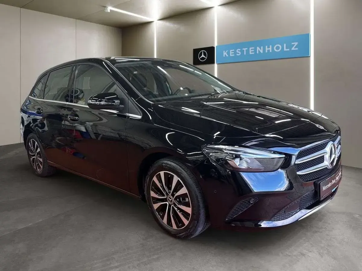 Gebraucht Mercedes E250 160 PS (117 kW) 2022 Nachtschwarz Limousine