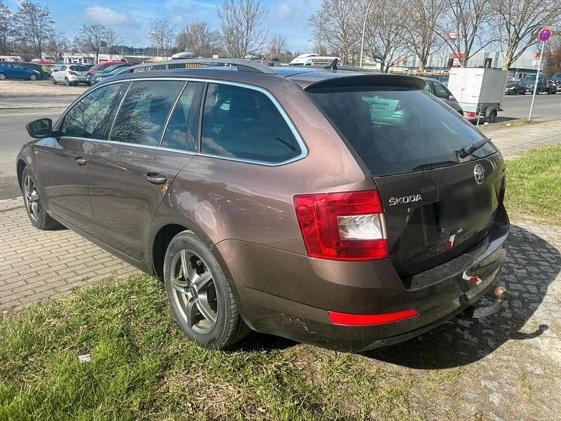 Gebraucht Skoda Octavia 150 PS (110 kW) 2015 Braun Kleinwagen