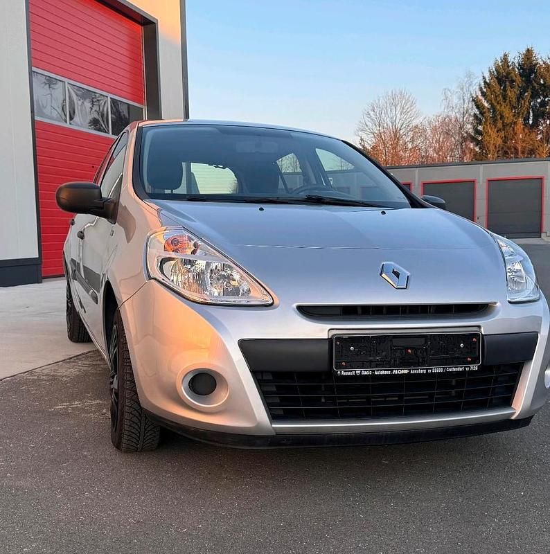 Gebraucht Renault Clio III 75 PS (55 kW) 2012 Silber Kleinwagen