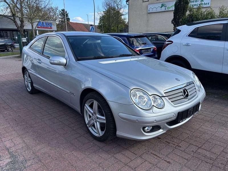 Gebraucht Mercedes C200 122 PS (89 kW) 2006 Iridiumsilber  metalliclack Coupé