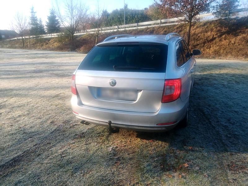Second-hand Skoda Superb Elegance 190 CP (139 kW) 2011 Argintiu Break