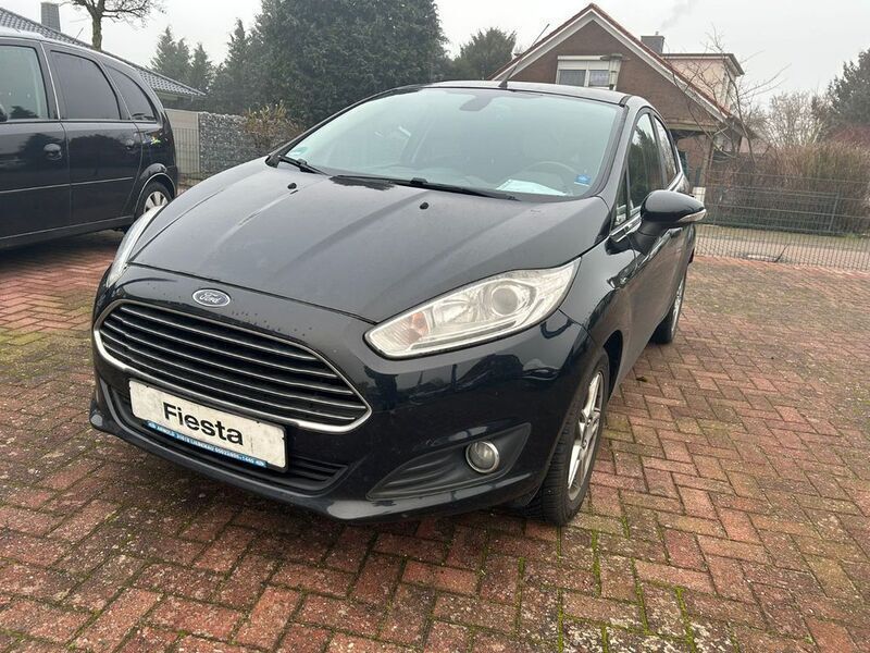 Pantherschwarz metallic Gebraucht 2014 Ford Fiesta Titanium Kleinwagen | 7.445 € (Fairer Preis) - Bild 1/4