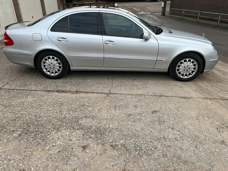 Gebraucht Mercedes E240 177 PS (130 kW) 2002 Silber Limousine