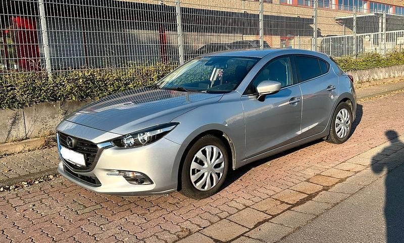 Gebraucht Mazda 3 Center-Line 105 PS (77 kW) 2017 Silber Limousine
