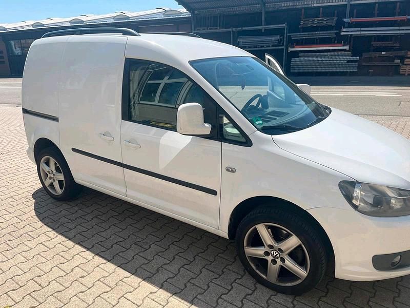 Weiß Gebraucht 2011 VW Caddy Van / Kleinbus | 6.200 € (Guter Preis) - Bild 1/4