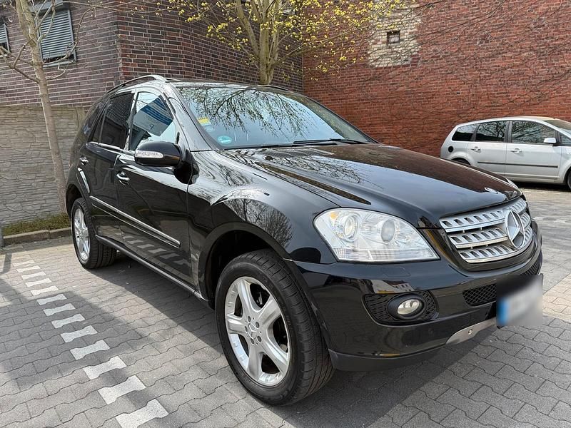 Gebraucht Mercedes ML320 224 PS (164 kW) 2007 Schwarz SUV