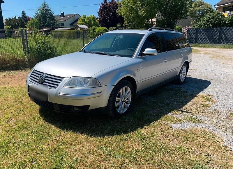 Silber Gebraucht 2001 VW Passat Highline Kombi | 2.600 € (Guter Preis) - Bild 1/4