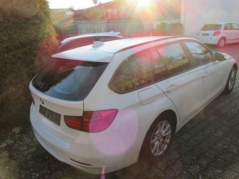Gebraucht BMW 320 184 PS (135 kW) 2013 Weiß Limousine
