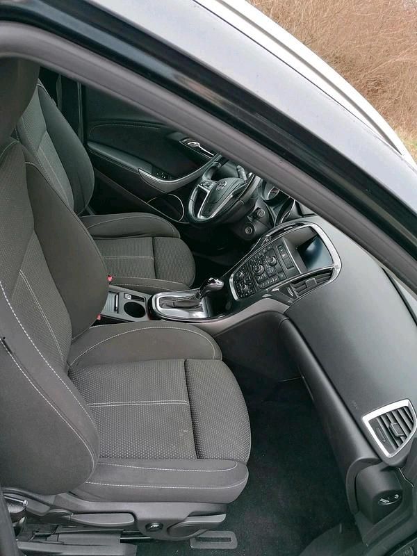 Second-hand Opel Astra 165 CP (121 kW) 2013 Negru Break